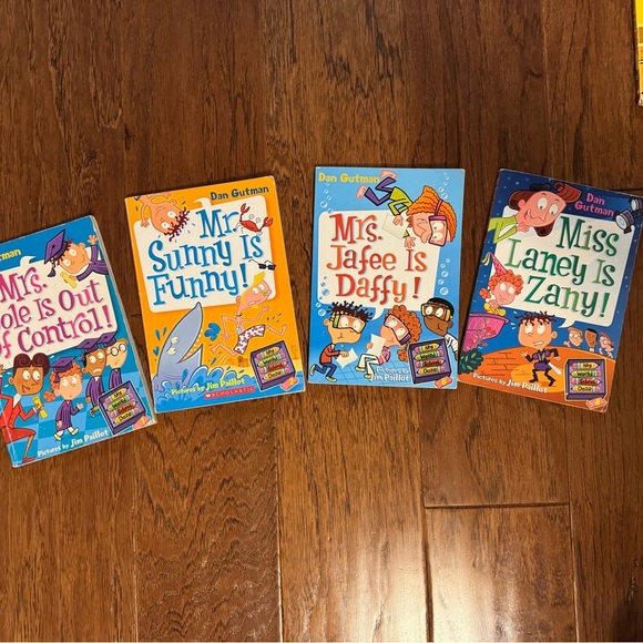 Dan Gutman Children's Book Set, Bundle of 8 from the My Weird School series - Picture 7 of 8